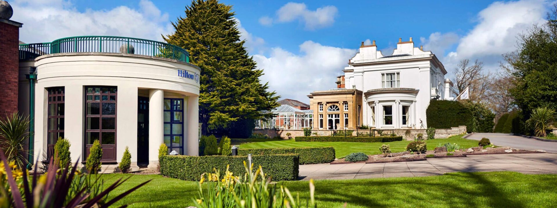 Hilton Puckrup Exterior Scaled