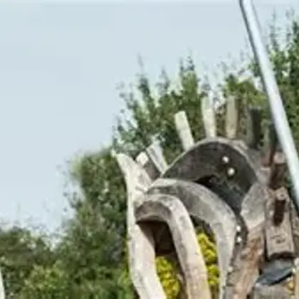 Both riders depicted in the Arrivall sculpture 